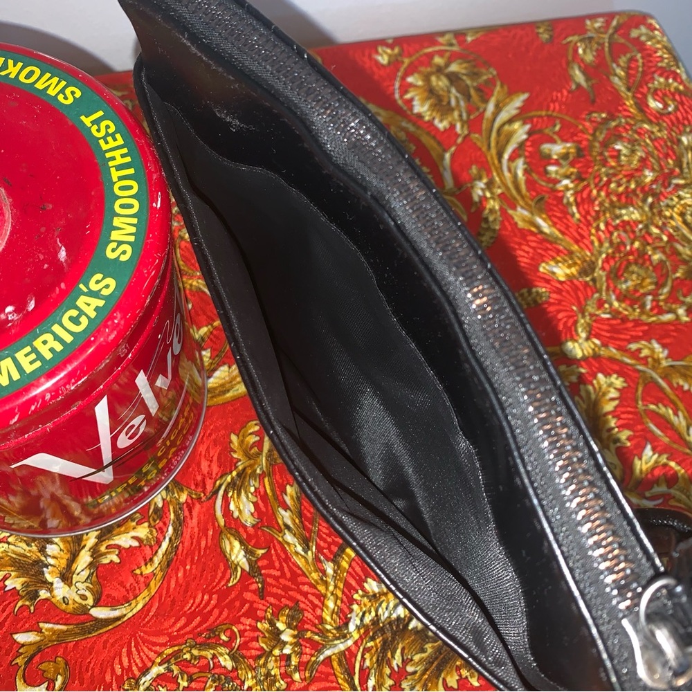 *NWT* Ed Hardy Black Embossed Skull and Heart Wristlet Clutch - Picture 6 of 8